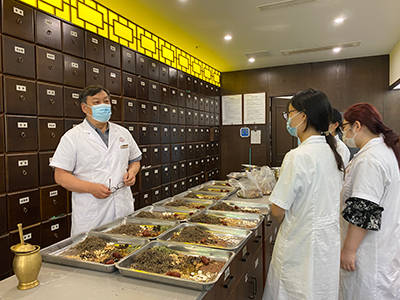 河南郑州中医王东峰讲到亚健康要小心肝肿瘤的来袭！